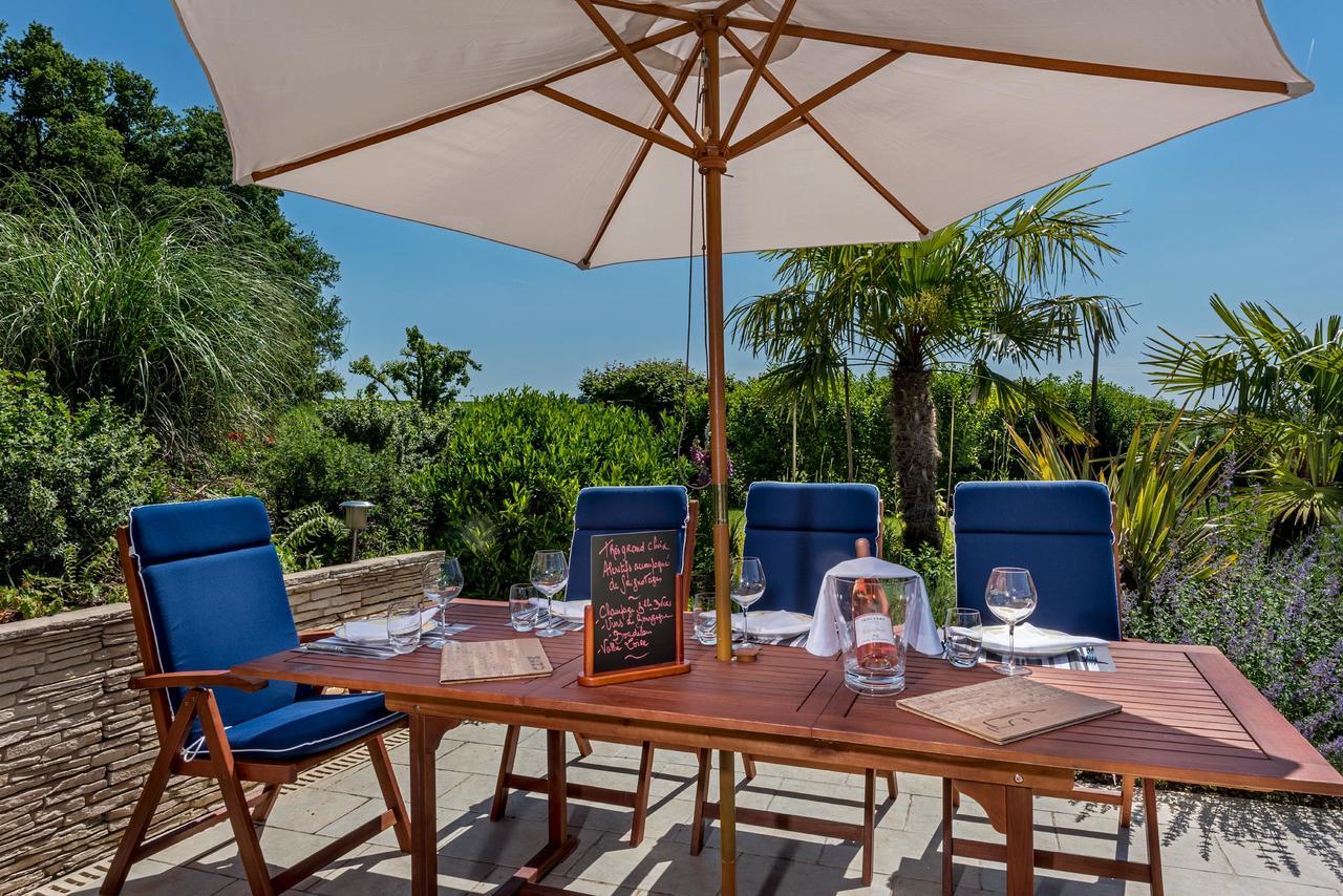 Bed and Breakfast Domaine Du Bois Des Anges Germigny-l'Eveque Exterior foto