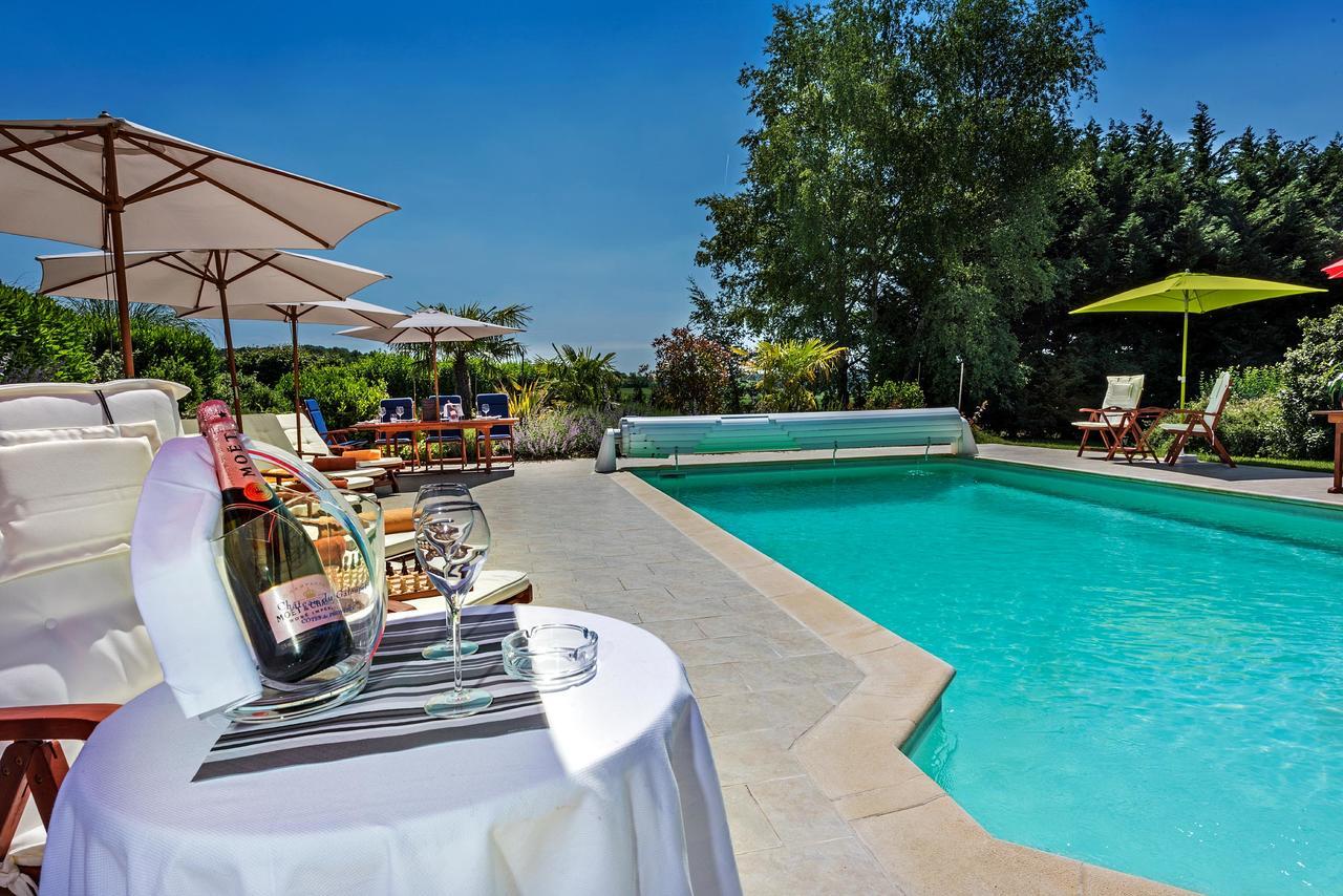 Bed and Breakfast Domaine Du Bois Des Anges Germigny-l'Eveque Exterior foto