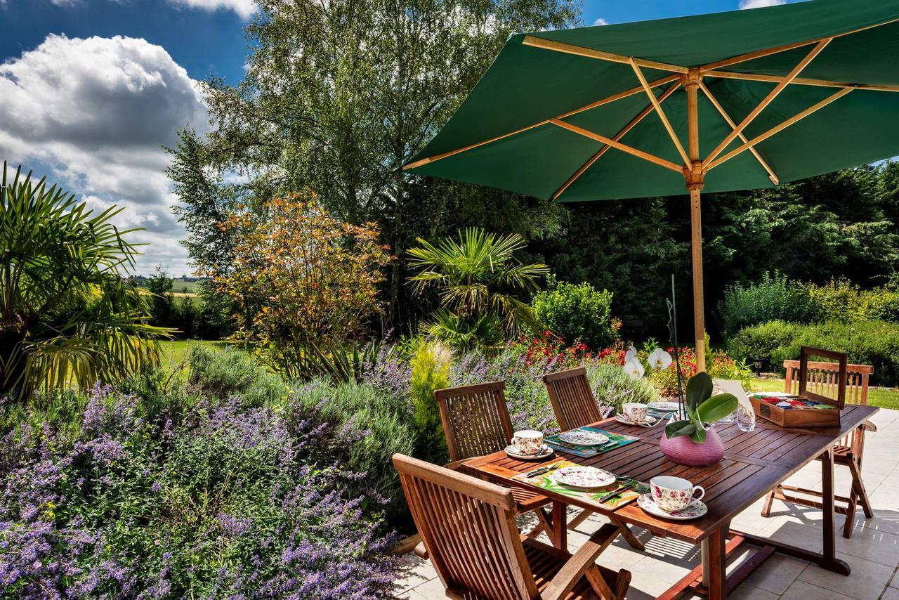 Bed and Breakfast Domaine Du Bois Des Anges Germigny-l'Eveque Exterior foto